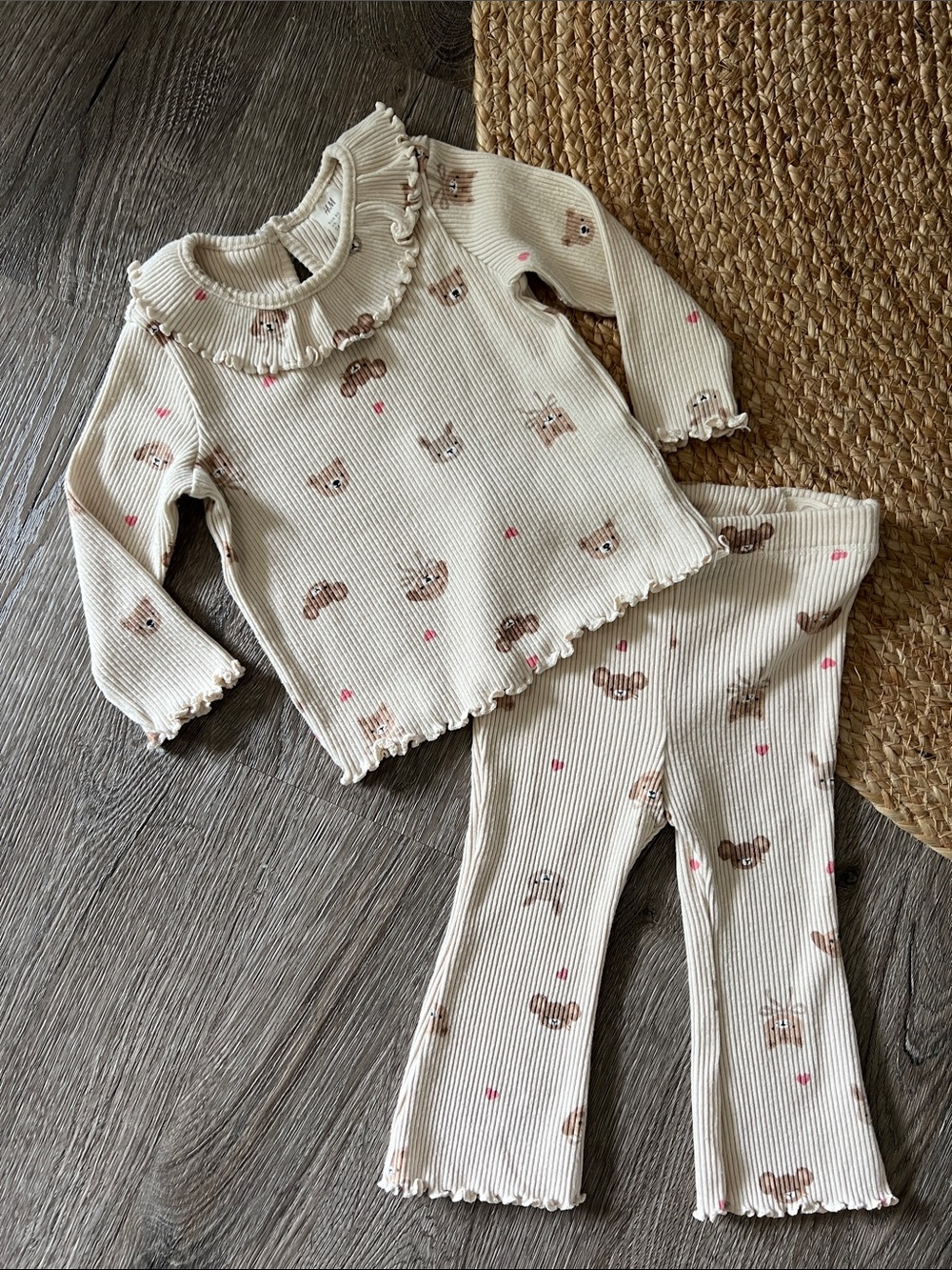 ♻️ 3/$25 ♻️ H&M Size 12M cream animal print 2 piece set ruffle neck fall fashion